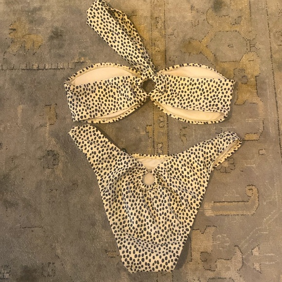 Pre-loved Medium Two piece set/ cream, black. Excellent condition worn once. - Picture 2 of 4